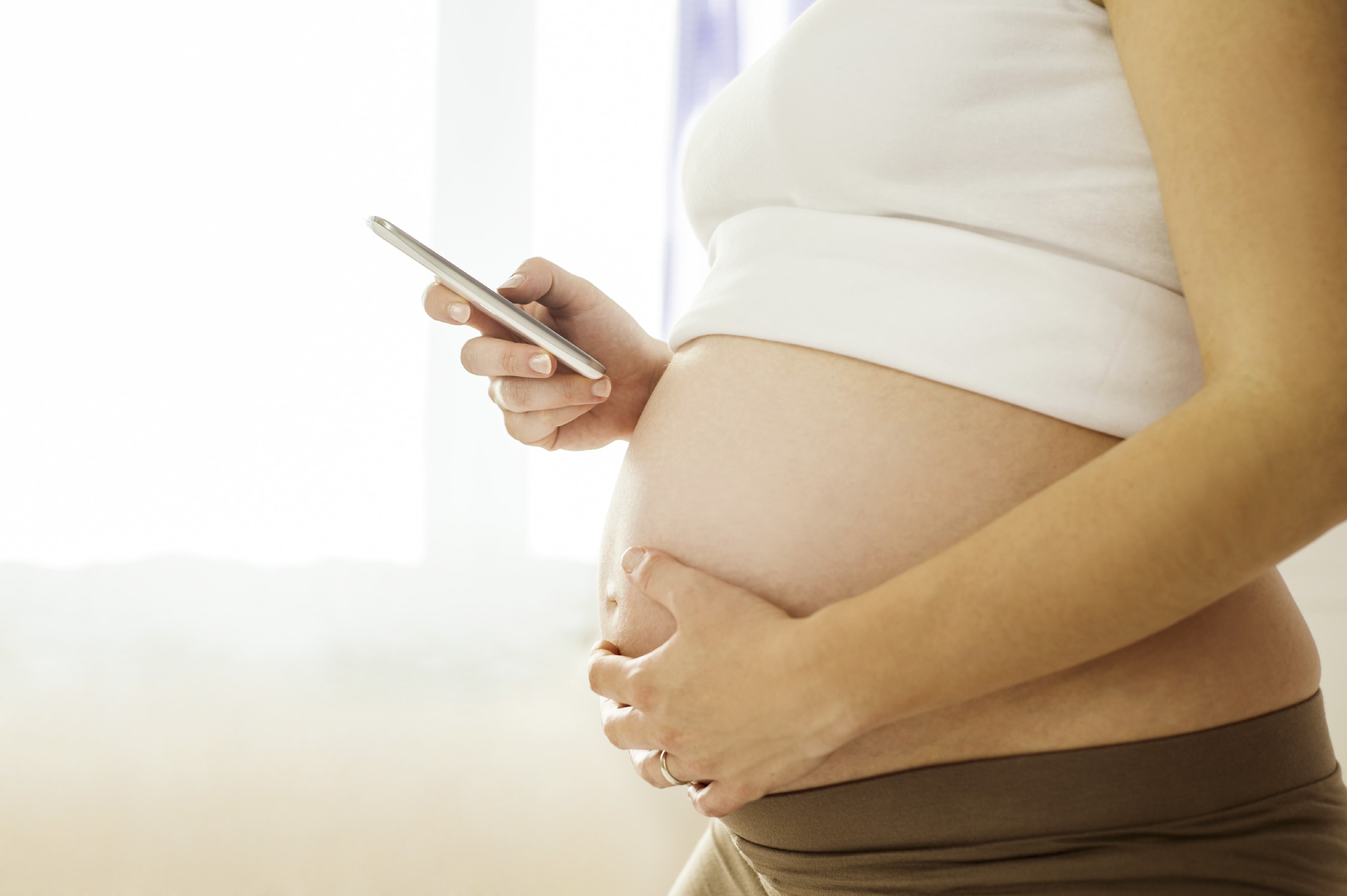 pregnant lady and phone