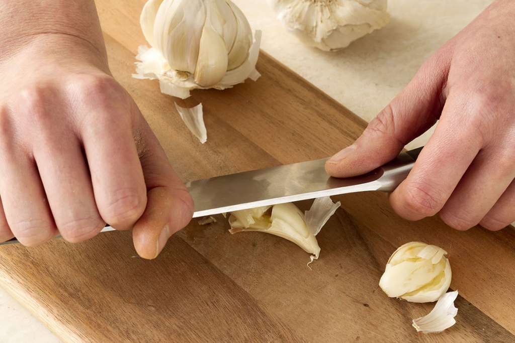 remove peel of garlic