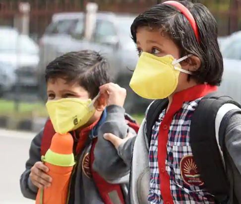 kids going school wearing mask